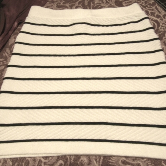 ❣️ Sexy Bodycon Cream-Black Stripe Texture Pencil Skirt - MJ - Picture 2 of 8
